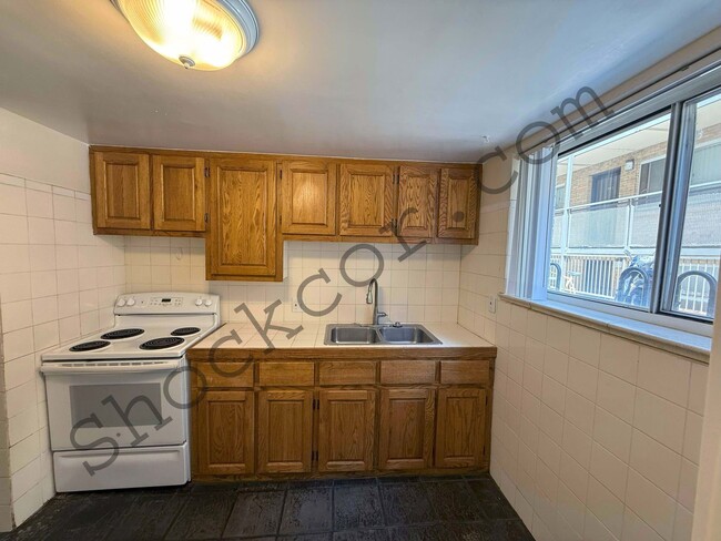 Interior Photo - 2150fran