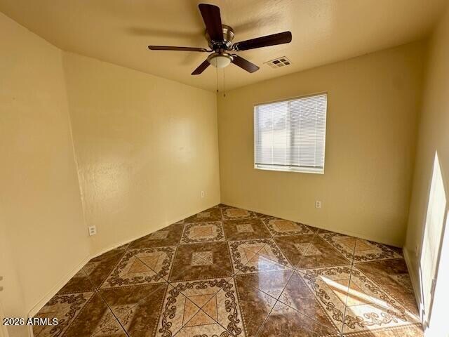 Foto del edificio - 2629 E Jones Ave