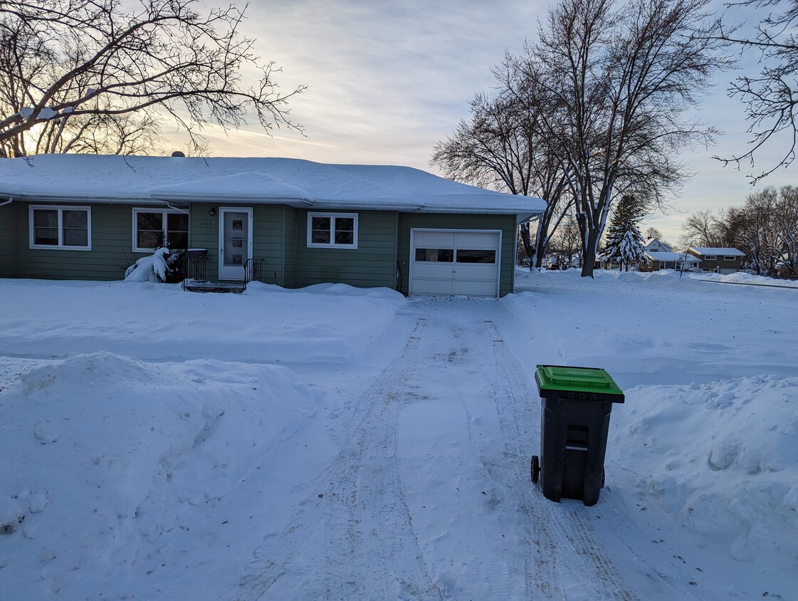 1 car attached garage - 1406 Birney St