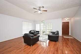 Building Photo - 3551 Santa Rosa Ln