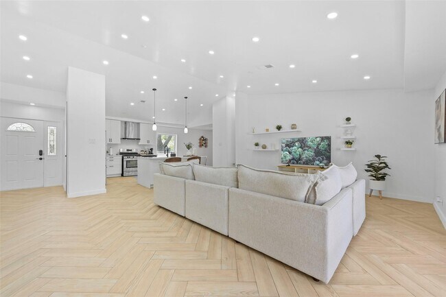 Foto del edificio - 3215 Whitehall Dr