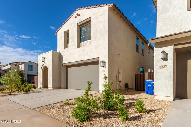 Building Photo - 5836 S Abbey