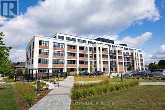 Building Photo - 120 Huron St