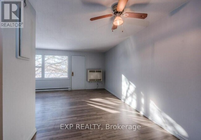 Photo du bâtiment - 1200-1200 Courtland Ave E