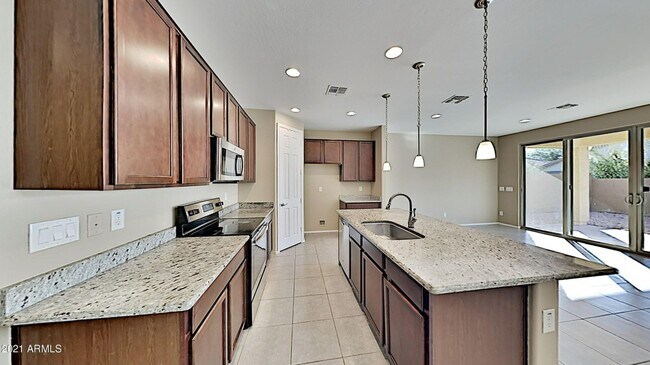 Building Photo - beautiful 3ba 2bth Laveen home