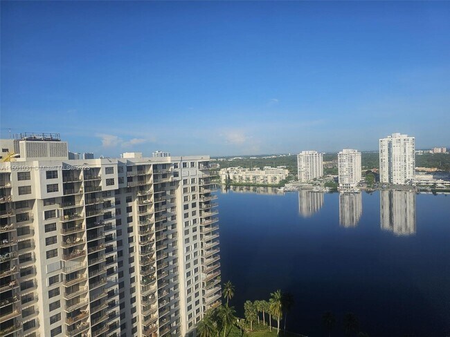 Foto del edificio - 18181 NE 31st Ct