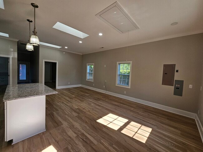Building Photo - 621 Hadley Ct