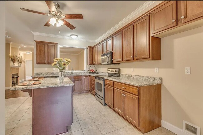Foto del edificio - BEAUTIFUL CONDO, WALKING DISTANCE TO MTSU CAMPUS!