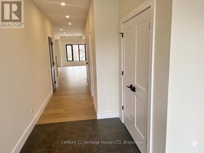 Photo du bâtiment - 24A VALLEY ROAD