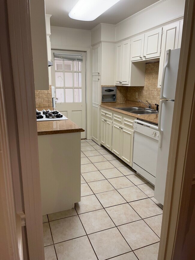 kitchen, pantry, deck off of kitchen - 511 Chickadee Dr