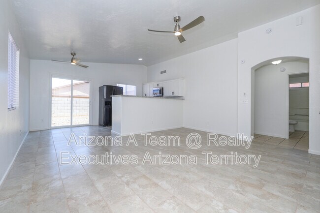 Building Photo - 8873 E Rose Tree Dr