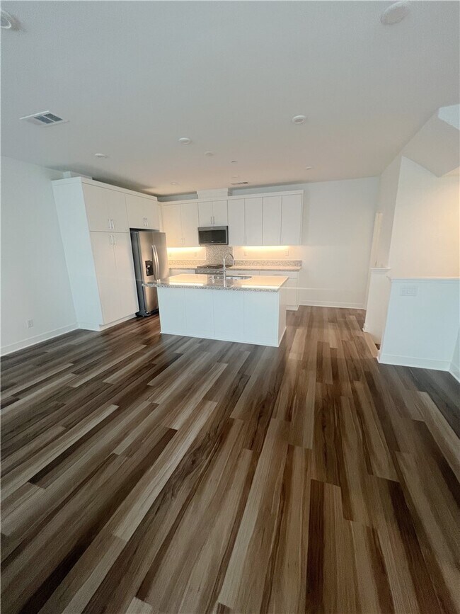 Building Photo - 1506 W Bushell St