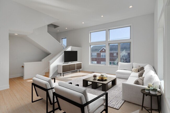 Photo - Queen Village Townhome with Parking