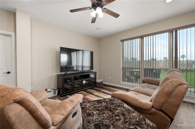 Foto del edificio - 5113 Lost Creek Ln