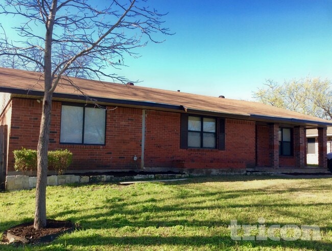 Building Photo - 806 E Vista Dr