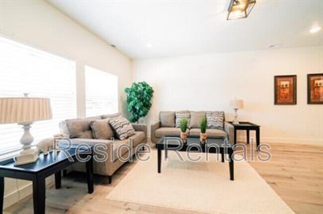 Foto del edificio - 254 Spring Creek Pky