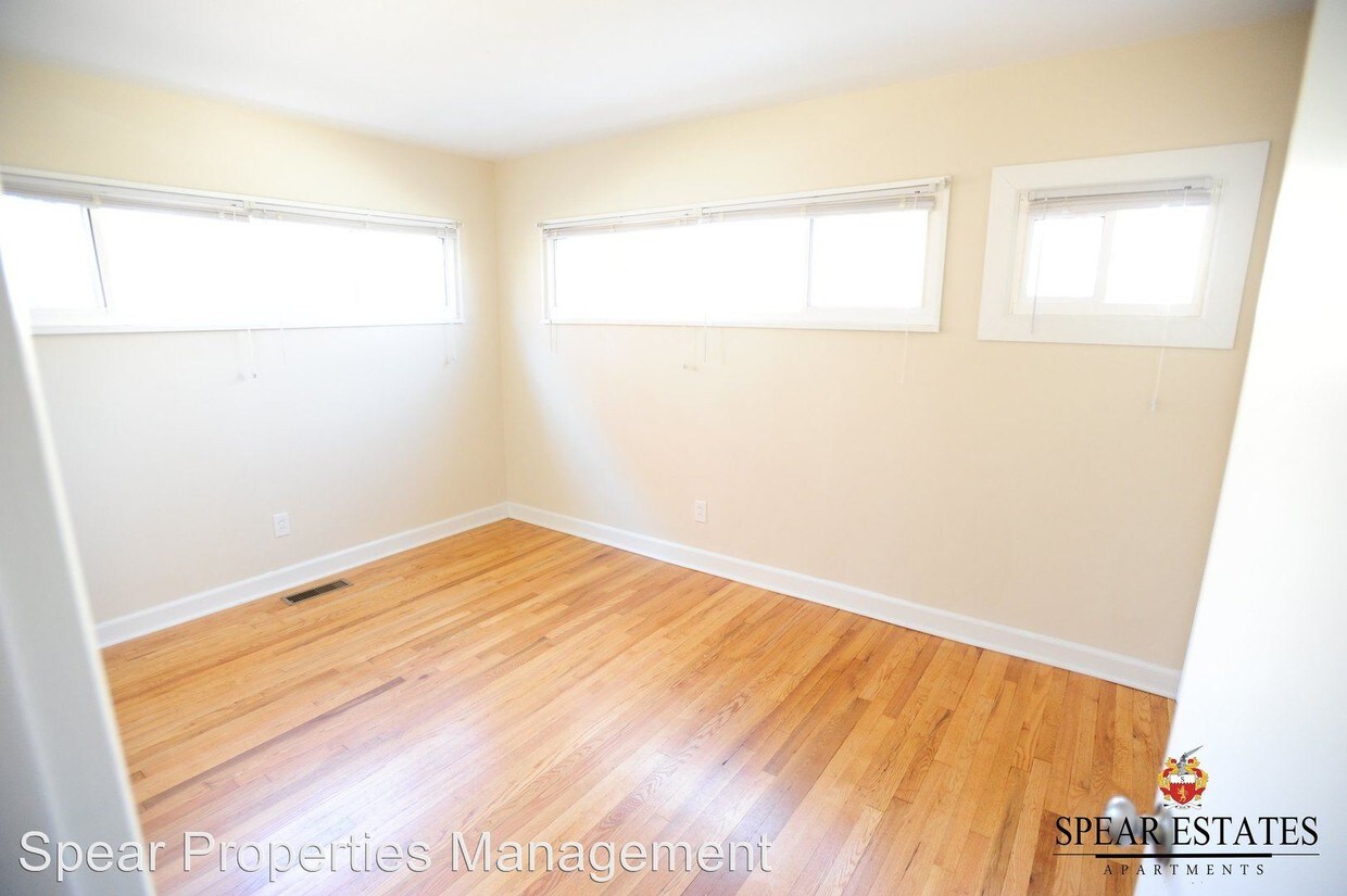 Foto principal - 219 N Spring St