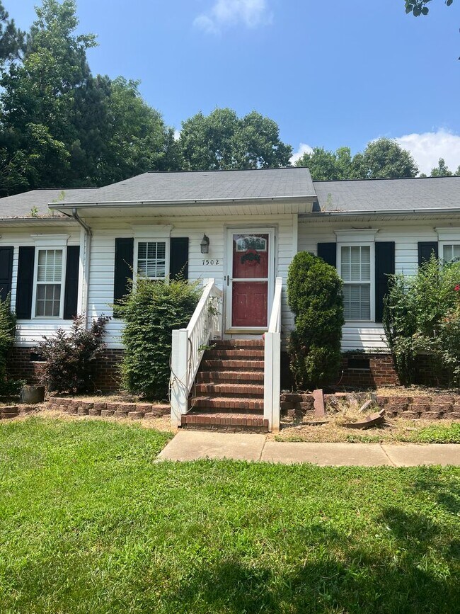 Foto del edificio - 3 Bedroom, 2 Bath Home For Rent In Sherrills Ford