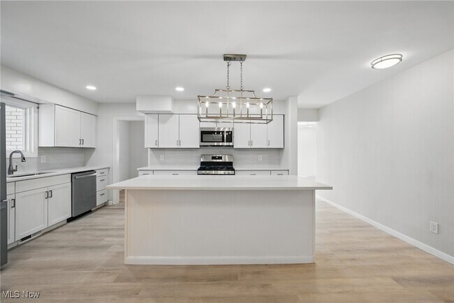 Foto del edificio - 33115 Ledge Hill Dr