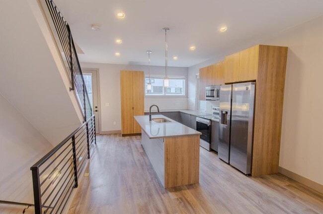 Building Photo - 1571 King St