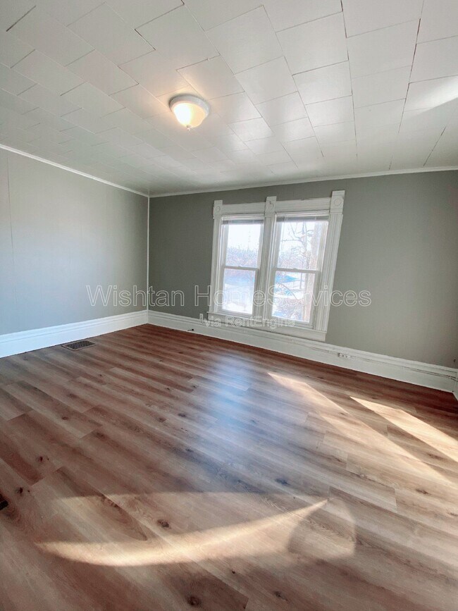 Foto del edificio - 236 W Washington St