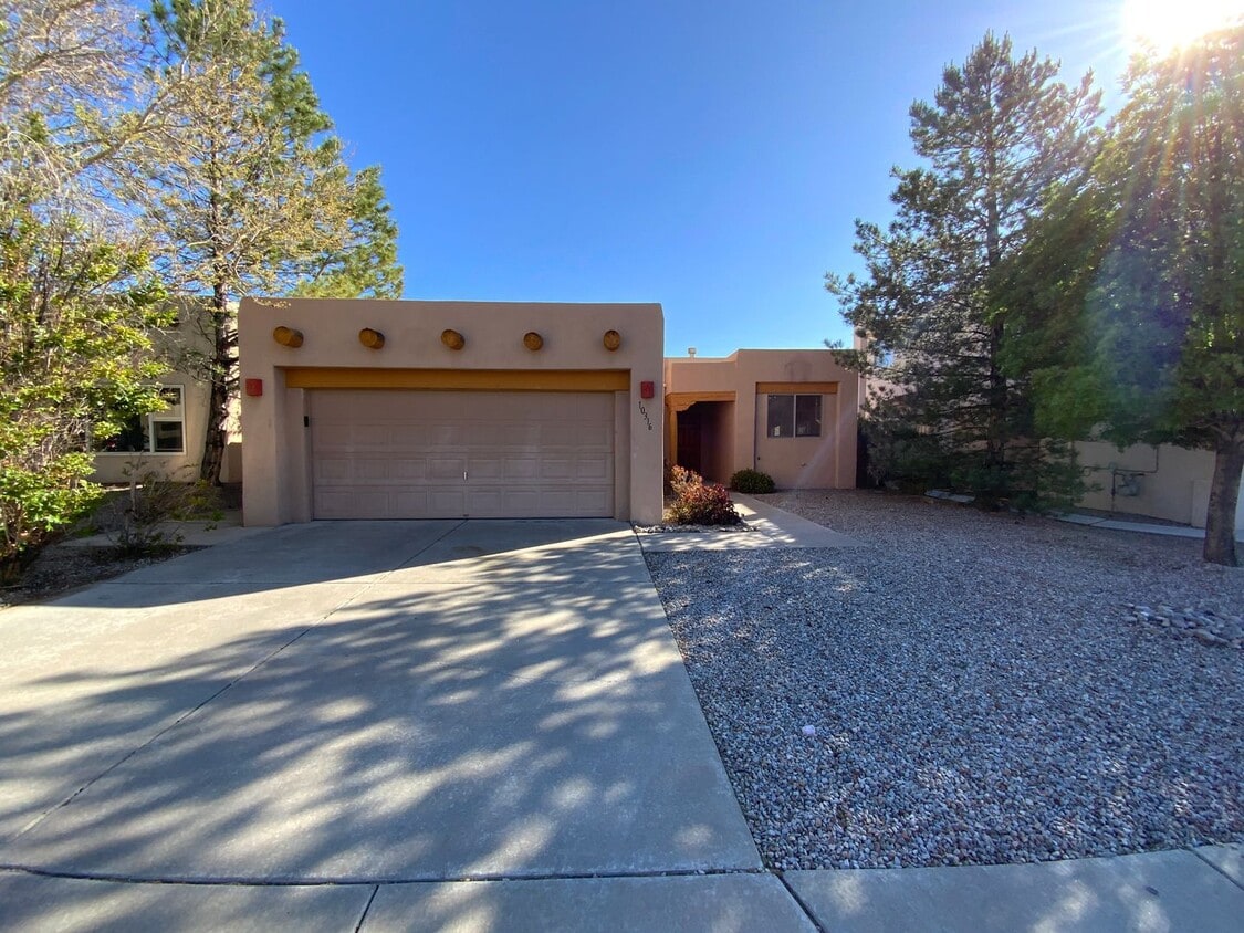 Primary Photo - 3 Bedroom Single Story Home Available Near...