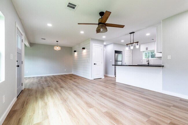 Foto del edificio - 9529 Fairland Dr