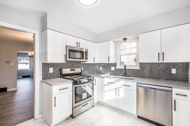 Foto del edificio - Charming 4 bedroom home in Pittsburgh avai...