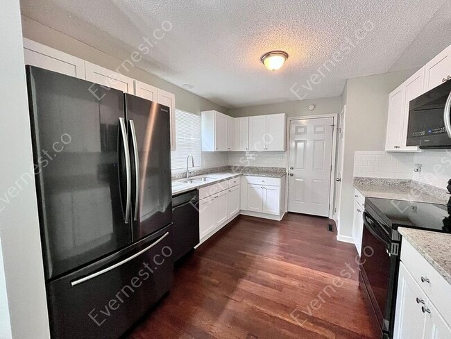 Building Photo - 400 Wilcrest Dr