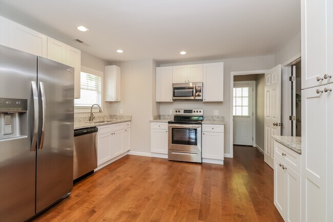 Foto del edificio - 436 Little Sycamore Ln