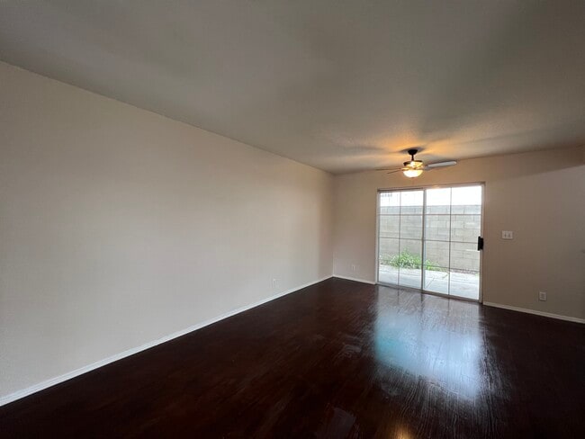 Building Photo - 11254 Oxnard St