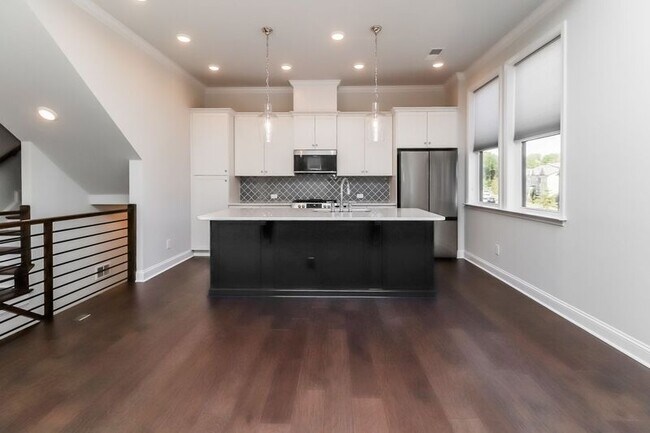 Building Photo - 5870 Ardrey Kell Rd