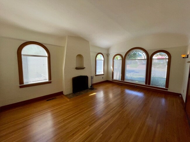 Foto del edificio - 2527 Bancroft St