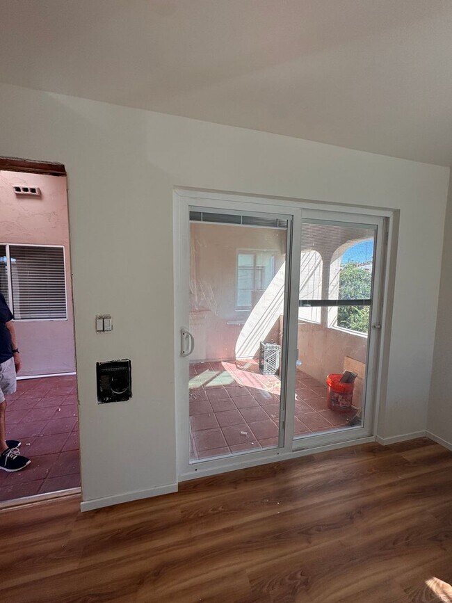 Foto del edificio - Studio with large private patio - Newly Re...