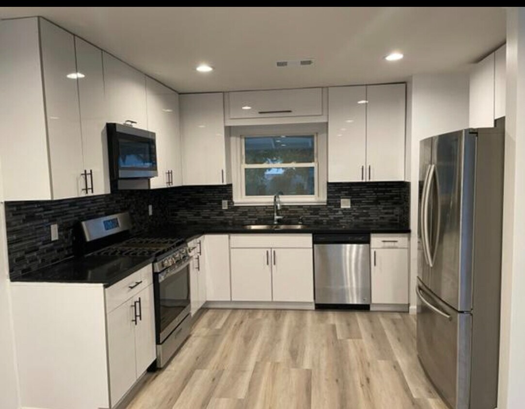 Foto principal - 8054 Etiwanda Ave