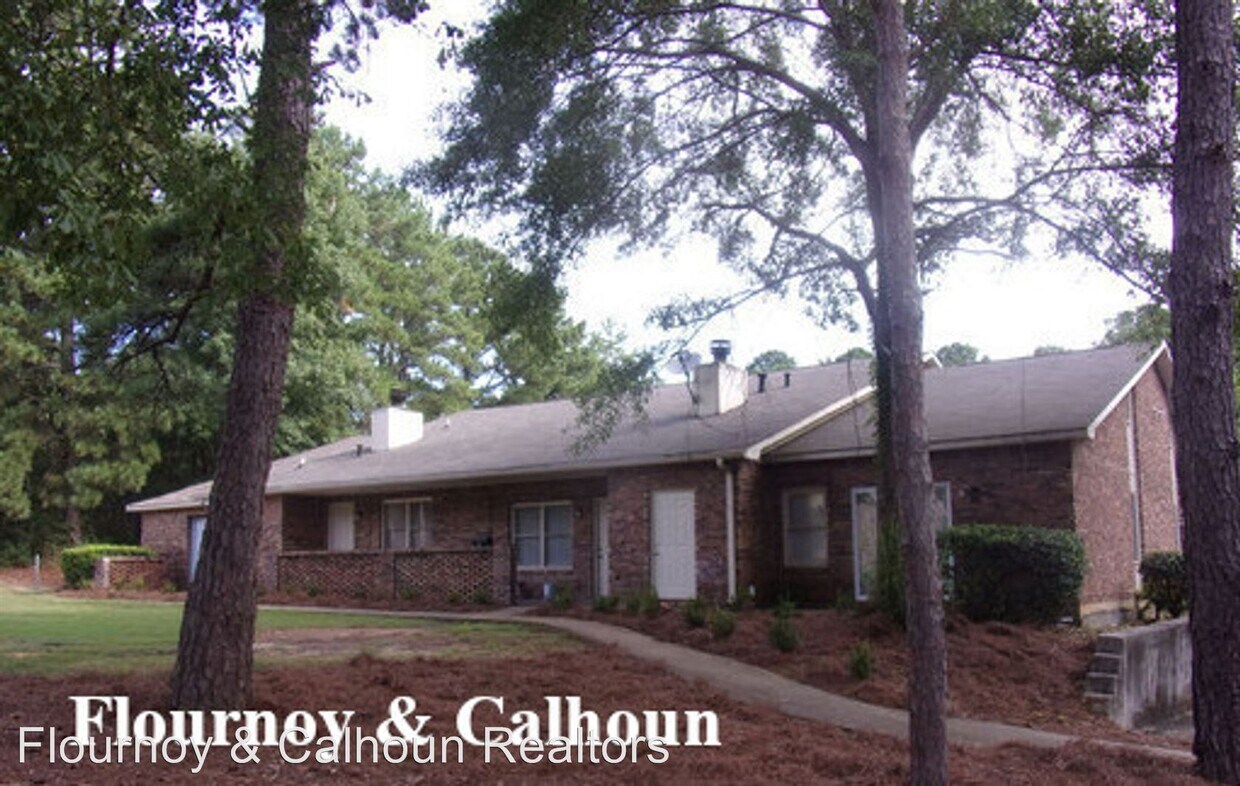 Foto principal - 6100 Trestlewood Dr