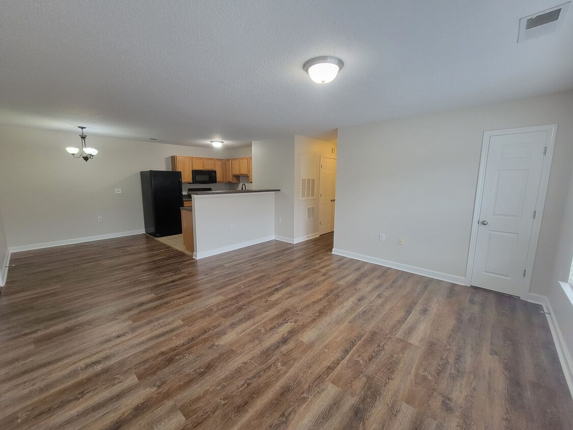 Foto principal - 2 Bedroom/2 Bath Condo in Ardmore Crest Co...