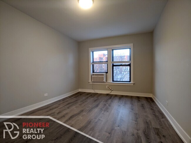Foto del edificio - 711 W Brompton Ave