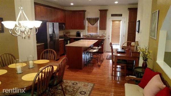 Building Photo - 923 James St