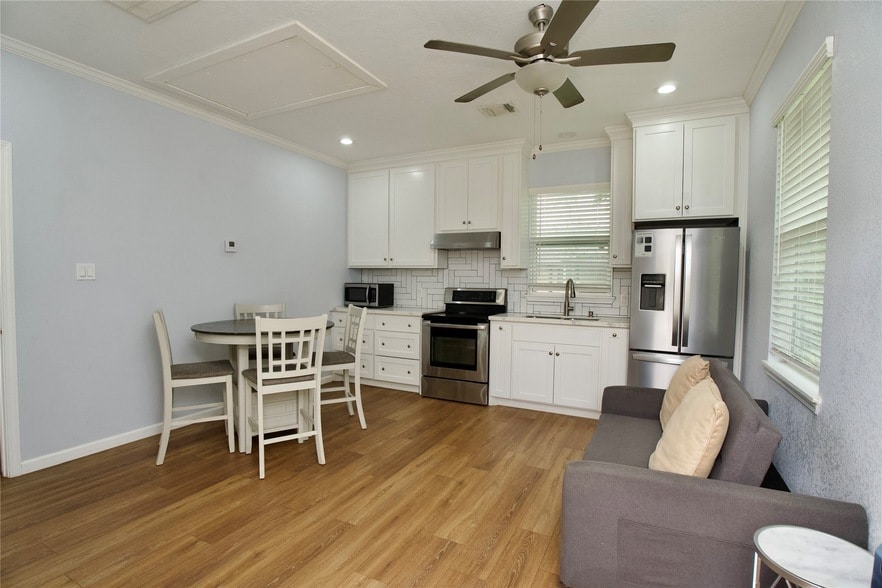 Photo - 3710 Yellowstone Boulevard Unit