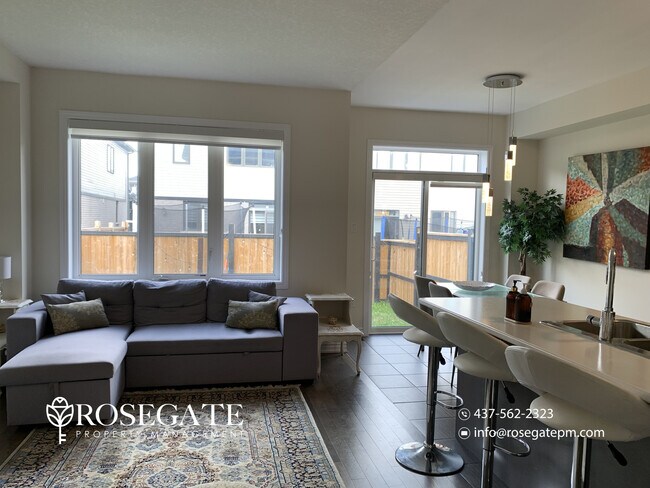 Building Photo - 3-Bedroom Upper-Level Apartment in Brantford | 2 Parking Spots + Private Garage