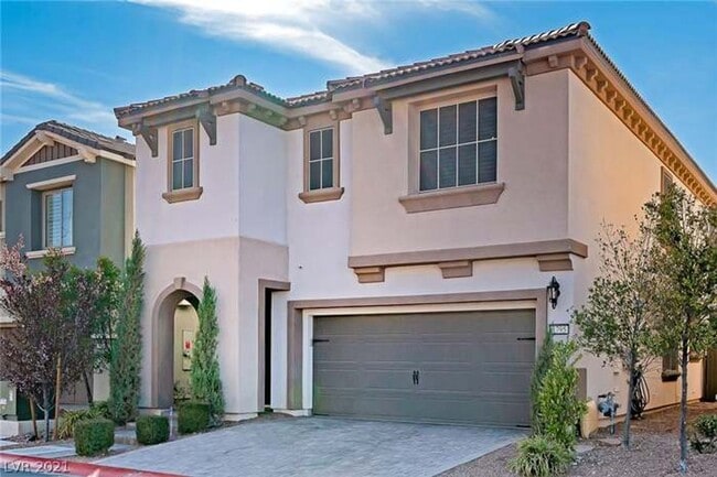 Building Photo - Stunning 3-bedroom, 2.5-bathroom home loca...