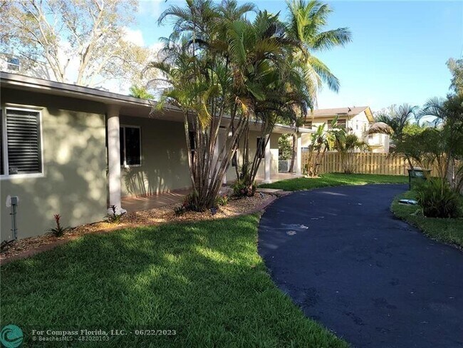 Building Photo - 1705 Venice Ln