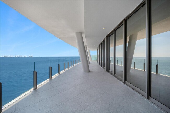 Foto del edificio - 5 Grove Isle Dr