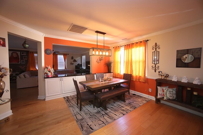 Foto del edificio - Spacious 3-Bedroom Home in Desirable Amber...