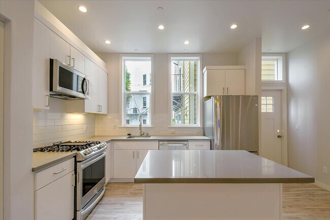 Building Photo - 41 Rosemont Plz