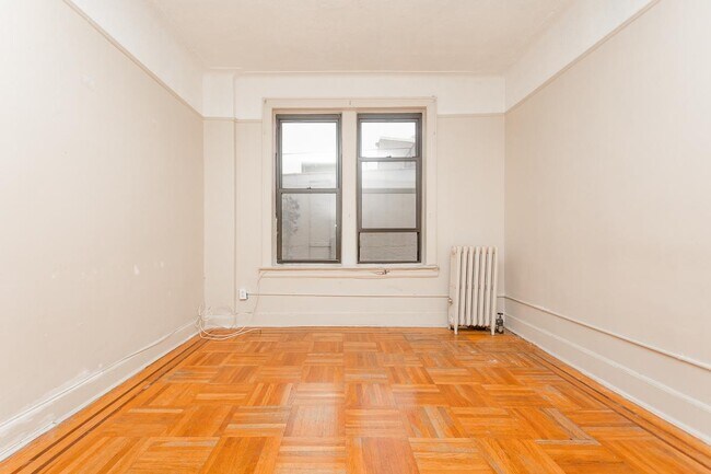 Foto del edificio - 194 Malcolm X Blvd