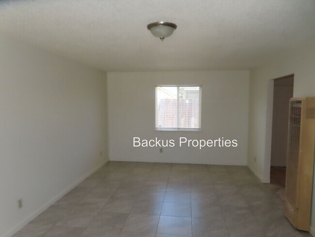 Foto del edificio - Newly renovated three bedroom duplex in Soledad