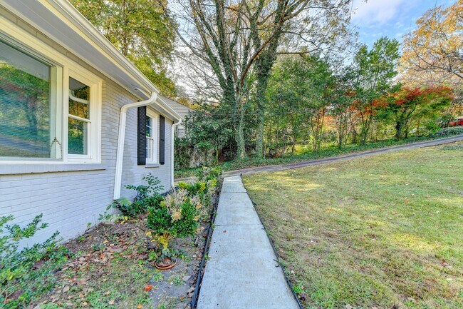 Building Photo - 1171 Clearview Dr NE