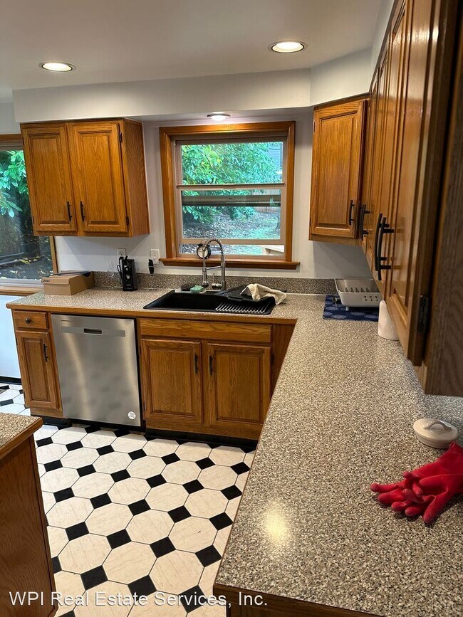 Foto del edificio - 3 br, 2 bath House - 545 N 170th Pl